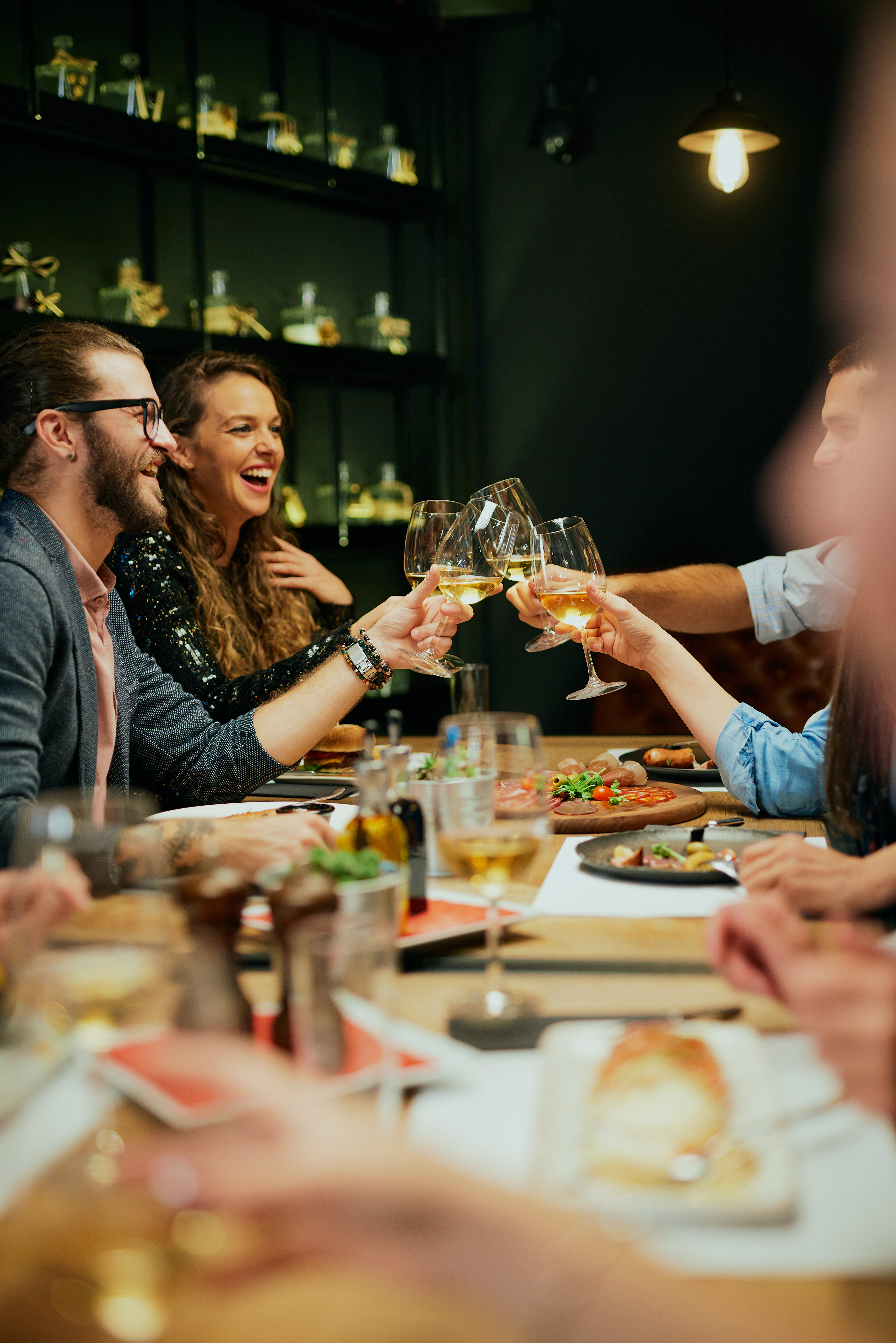 Group,Of,Best,Friends,Sitting,In,Restaurant,,Making,A,Toast